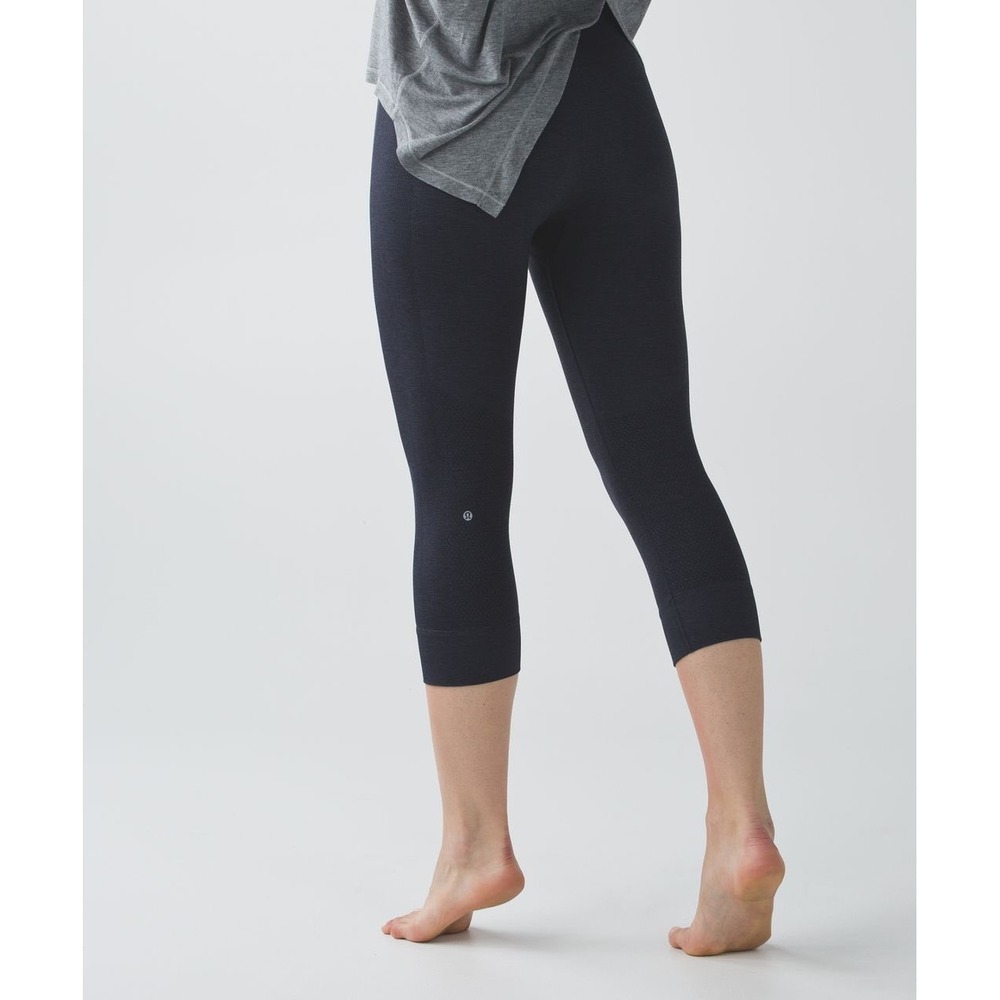 Lululemon Seamlessly Street Crop Leggings Grey Size 4 Yoga Gym Athletic